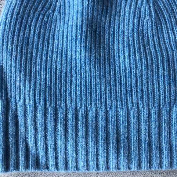 Nordstrom ~ Recycled Cashmere Blend Beanie ~ Light Blue ~ Soooo Soft!! - Picture 3 of 7